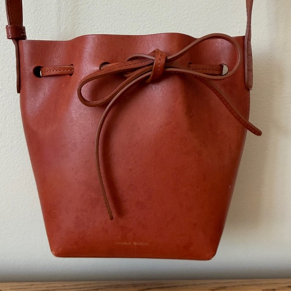 Mansur Gavriel Tan Leather Bow Crossbody Bucket Bag - Picture 3 of 11
